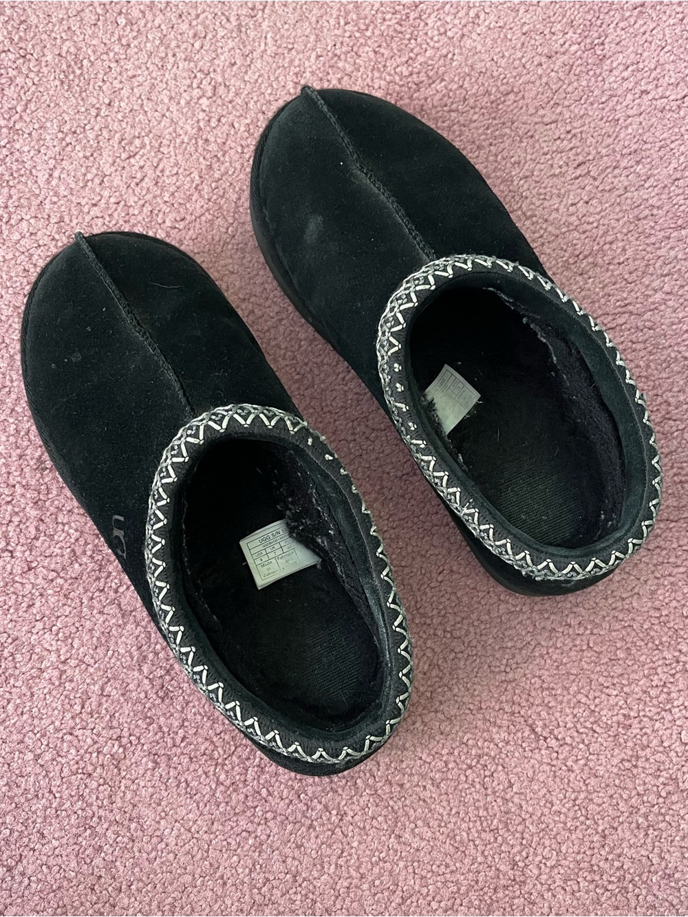 BLACK UGG TASMANS